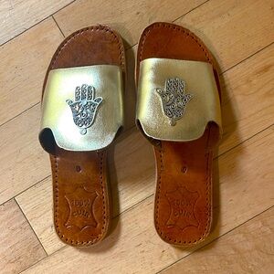 NWOT Moroccan Gold Hamsa Sandals | Women’s Size 8.5